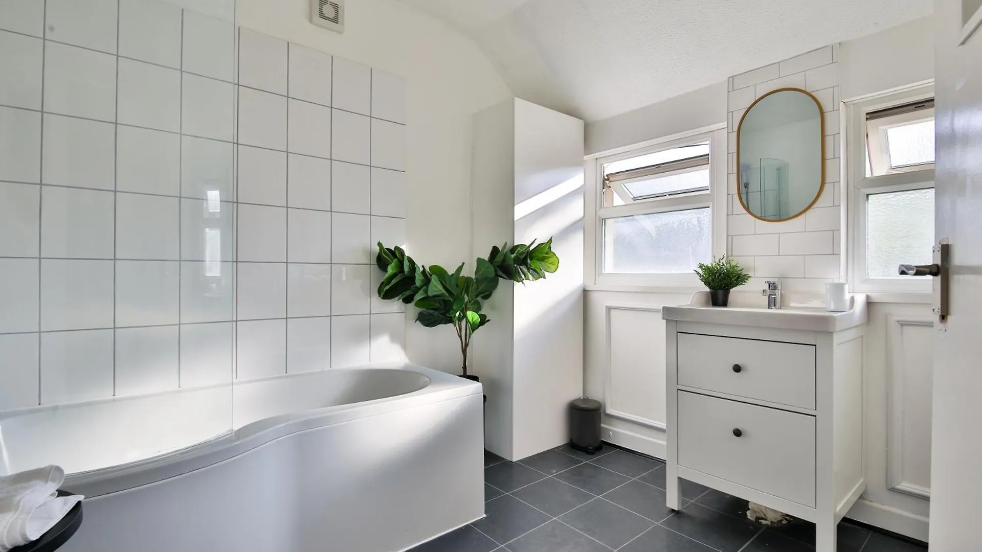 Beautifully Designed Flat With Full Amenities Lejlighed Cardiff