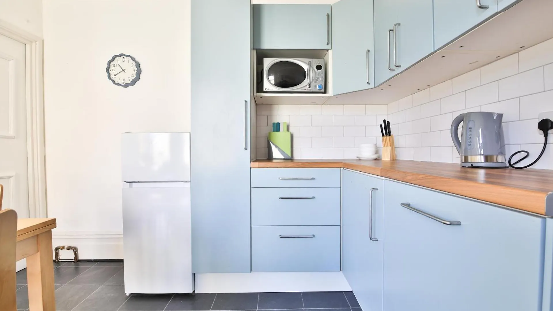 Beautifully Designed Flat With Full Amenities Lejlighed Cardiff