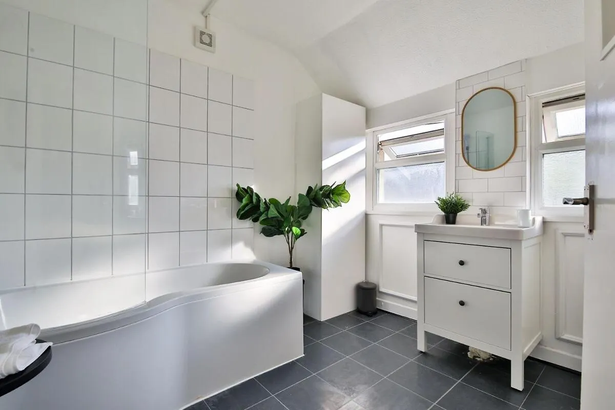 Beautifully Designed Flat With Full Amenities Lejlighed Cardiff