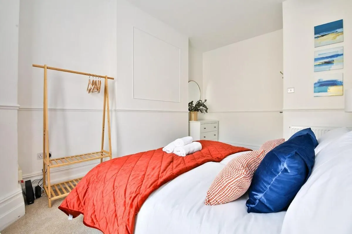 Beautifully Designed Flat With Full Amenities Lejlighed Cardiff