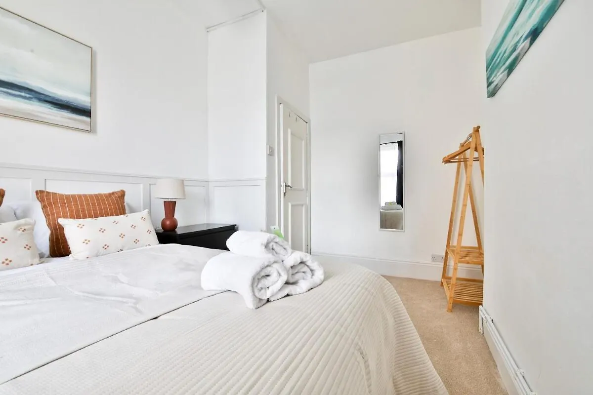 Beautifully Designed Flat With Full Amenities Lejlighed Cardiff